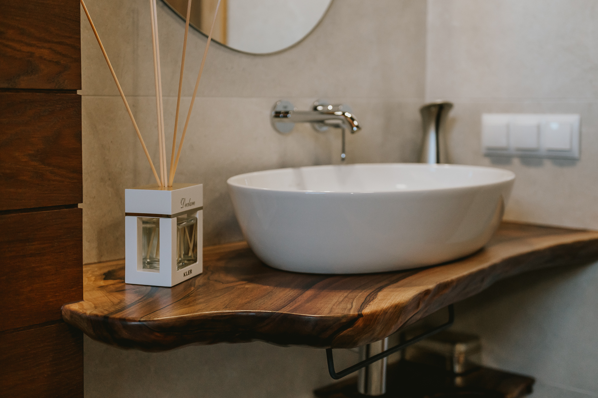 Blat live-edge z umywalką